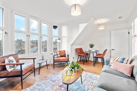 Living Room / Lounge