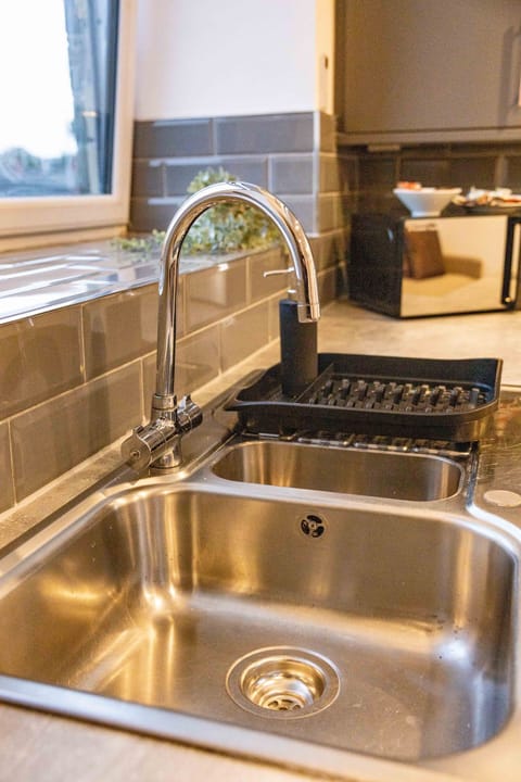 Modern kitchen with everything you need for a comfortable stay.