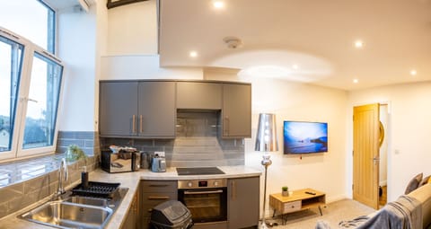 Modern kitchen with everything you need for a comfortable stay.