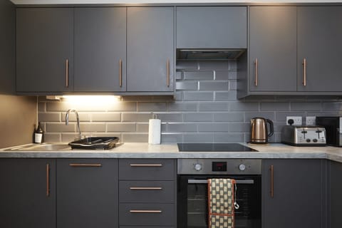 Fully Equipped Kitchen – Cook, Dine & Enjoy Your Huddersfield Stay