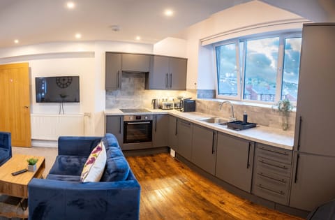 Fully Equipped Kitchen – Cook, Dine & Enjoy Your Huddersfield Stay