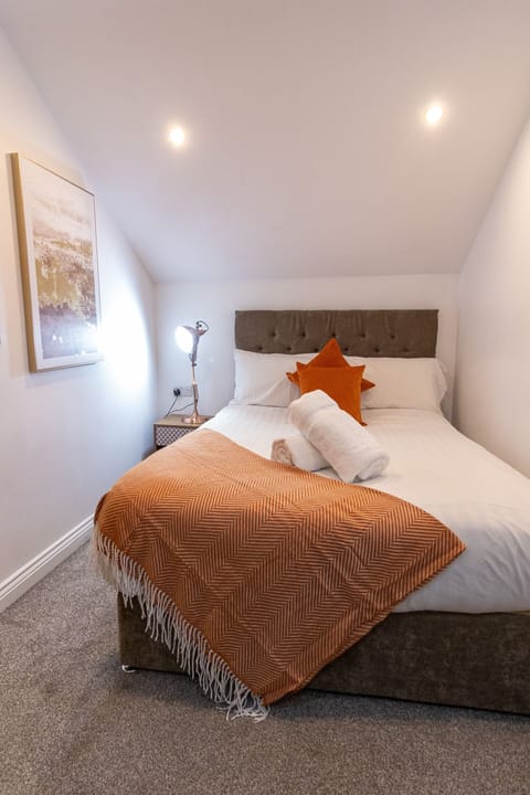 Sleep Tight in Huddersfield – Comfortable Bedrooms Designed for Rest