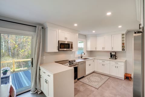 Kitchen | Cooking Basics | Coffee & Tea Provided