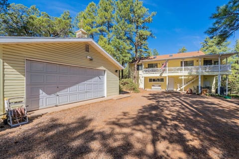 🌲 Cedar Escape: Family Pine Oasis with Treehouse & Games. You will love the upper balcony to relax and take in the view. A lot of parking in the driveway (garage is not available)