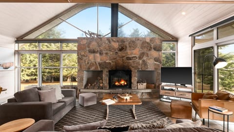 Lodge lounge