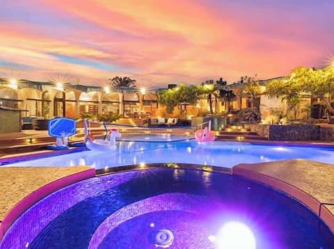 Just a short walk from Black's Beach, experience Southern California at its finest, with strategically placed lights illuminating the structure and highlighting the pool waters, perfectly complementing the soft pink skies of La Jolla's dusk.