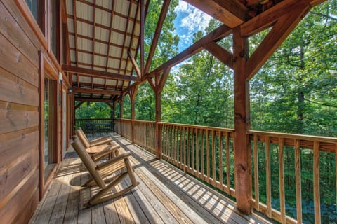 Peaceful & Wooded Outdoor Seating