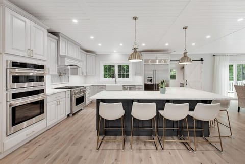 Kitchen/kitchen island