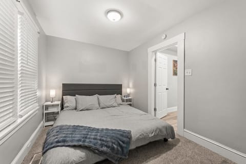 Effortless elegance in this stunning bedroom.  The king-size bed is the star of the show! ✨