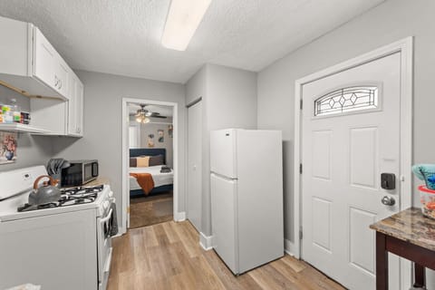 Small space, big personality!  This kitchen is a testament to how much you can do with a little creativity.  ✨