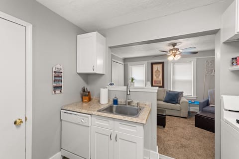 This kitchen is a dream!  The clean lines and neutral colors make it a blank canvas for your personal style.  Ready to create memories! 🤩