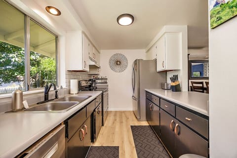 full kitchen