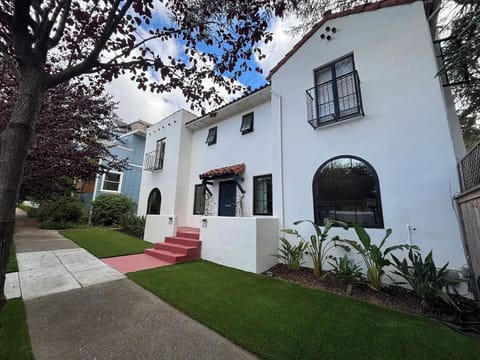 side by side duplex, no one above you or underneath you