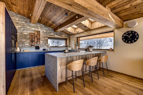 Kitchen with breakfast bar and stone worktops