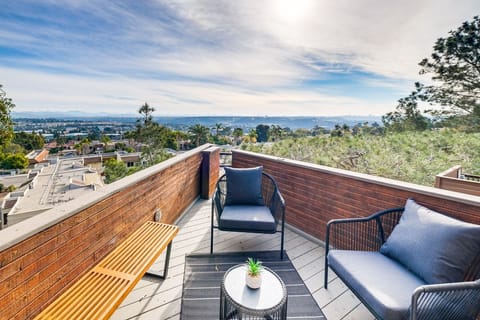 Deck offers stunning mountain views and comfortable seating