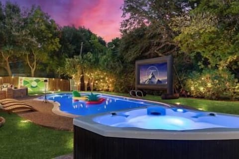 Backyard w/ Pool, Hot Tub and Outdoor Cinema (1)