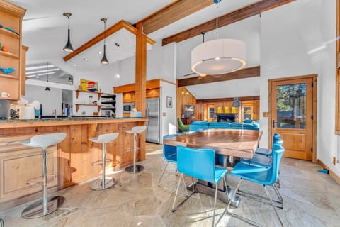 Kitchen: Fully-equipped kitchen, drip coffee maker, toaster oven, waffle maker, blender, kitchen bar w/3 bar stools 
