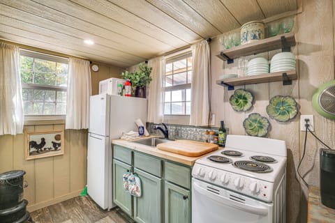 Kitchen | Cooking Basics Supplied | Keurig Coffee Maker