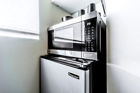 Who says you need a big kitchen to enjoy the perks of modern living?