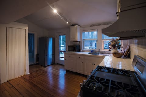 Kitchen (unfinished, more photos coming)