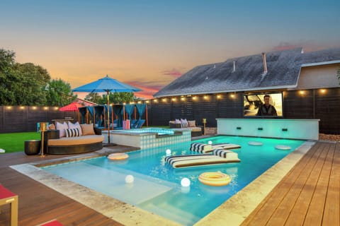 Pool-side lounging with an 85" outdoor TV??! Now, that's a vacation!