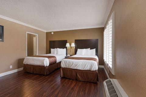 Unit with 2 Queen beds. Exact unit will be assigned upon arrival. Views, colors, and decor may vary.