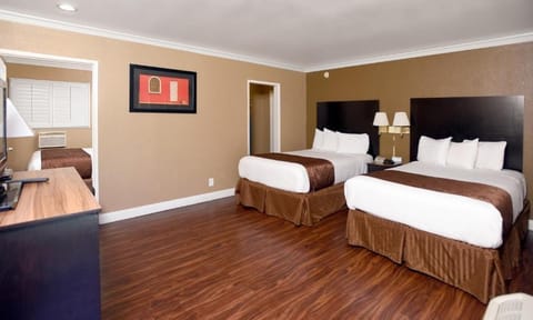 Unit with 2 Double beds and 1 Queen bed. Exact unit will be assigned upon arrival. Views, colors, and decor may vary.