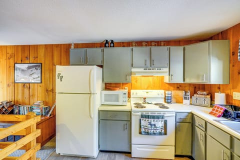 Kitchen | 2nd Floor | Toaster | Air Fryer