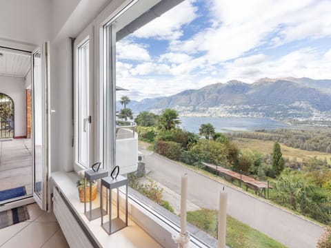 Cloud, Sky, Daytime, Property, Building, Plant, Water, Shade, Floor, Residential Area