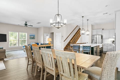 Open floor plan dining room
