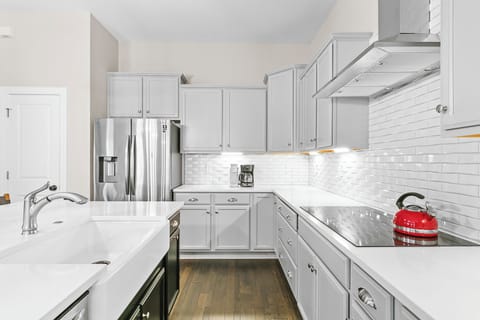 Large, fully equipped kitchen