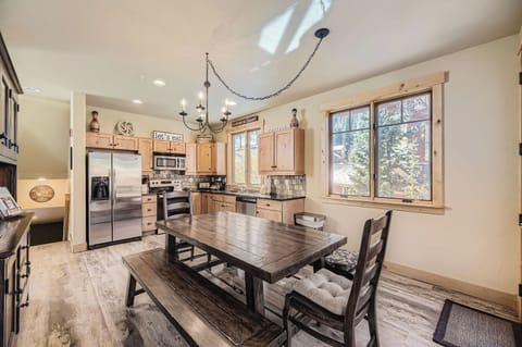 0038 Tip Top Trail - Web Quality - 010 - 12 Kitchen