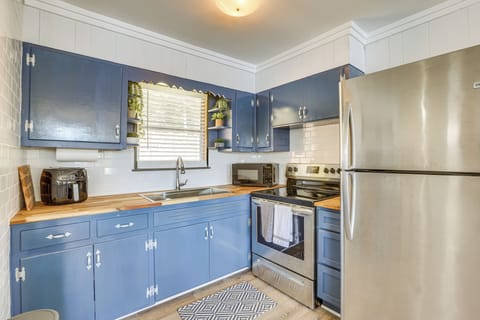 Kitchen | Cooking Basics | Main Level