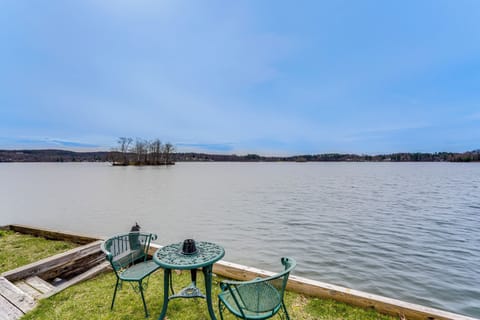 Exterior | Outdoor Dining Area | Lake Views