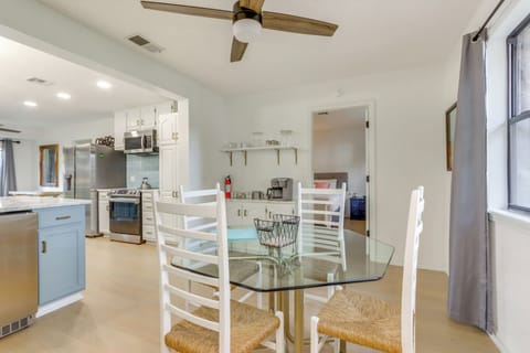 Dining Area | Dishware/Flatware Provided