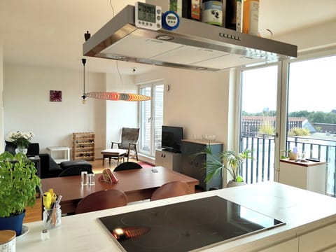 The fully equipped kitchen with a freestanding cooking area.