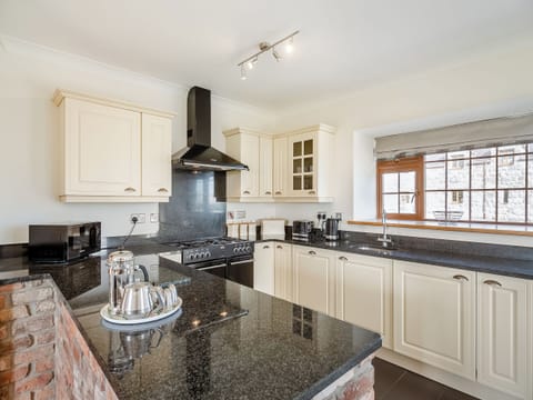 Open plan living space | Daflod - Parc Wernol Cottages, Chwilog, near Pwllheli