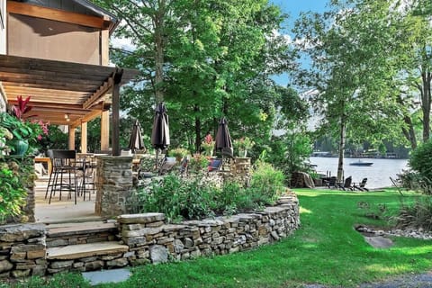 Main House | Deck | Lake View