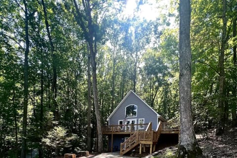 Front view in spring/summer with private driveway