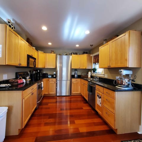 Fully equipped kitchen.