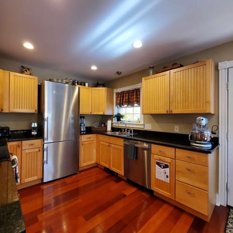 Fully equipped kitchen.