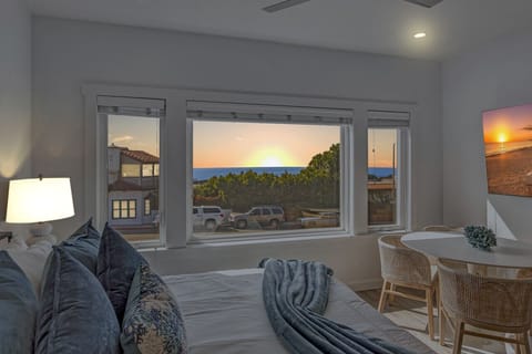 Gorgeous ocean views!  Ideal location award winning Drake restaurant next to you and Victoria Beach in front of you!