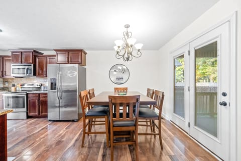 Dining Room Table for 6 People