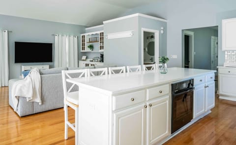 Sip morning coffee or grab a bite at the counter, with seating for 6