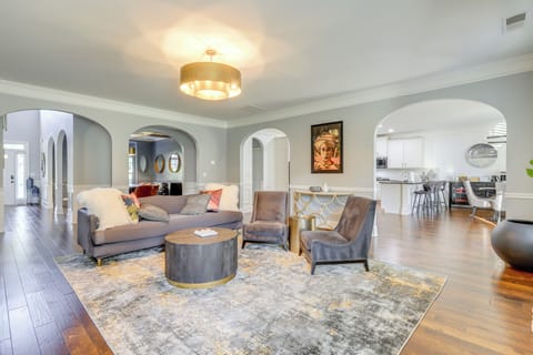 Fayetteville Vacation Rental | 5BR | 4BA | 4,306 Sq Ft | 1 Step Required