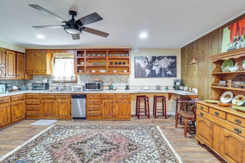 Kitchen | Trash Bags/Paper Towels