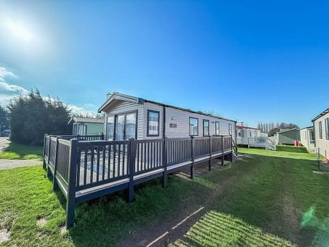 Discover the stunning natural beauty of Norfolk for your 2026 holidays in this 6 berth caravan with decking located on Manor Park Holiday Park. The expansive Norfolk coast offers a unique landscape, perfect for memorable UK getaways.