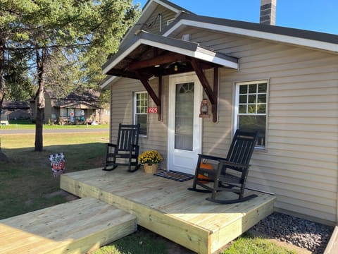 Sitting on a quiet street corner on North Street