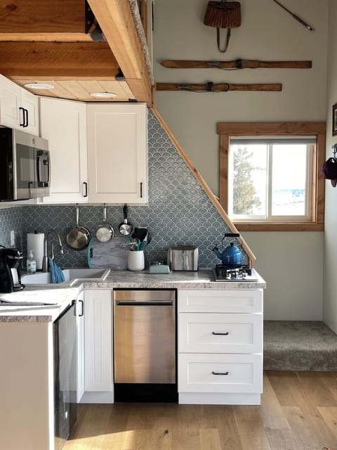 Efficient kitchen with dishwasher..