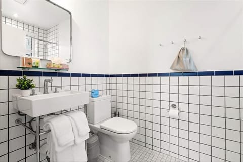 Miami Miami Beach Studio King Bathroom